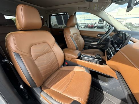 Used 2023 Nissan Pathfinder Platinum AWD/4WD image 26