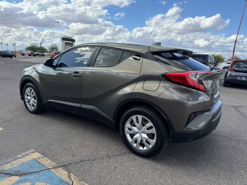 Used 2021 Toyota C-HR LE image 7