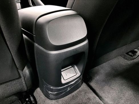 Certified 2025 Hyundai Elantra SEL image 30