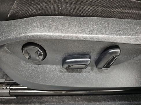 Used 2024 Volkswagen Tiguan SE R-Line image 16