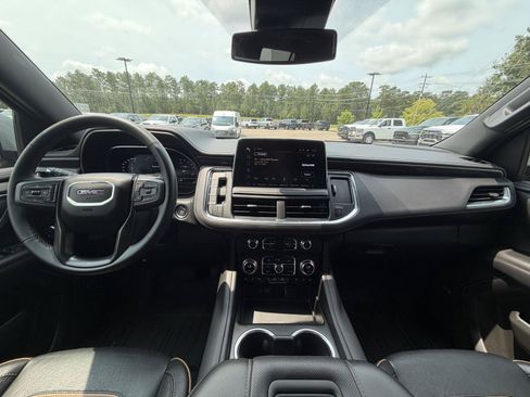 Used 2024 GMC Yukon AT4 w/ Technology Package AWD/4WD image 7