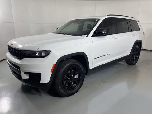 Used 2024 Jeep Grand Cherokee L Laredo image 4