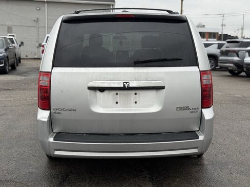 Used 2010 Dodge Grand Caravan SXT image 5