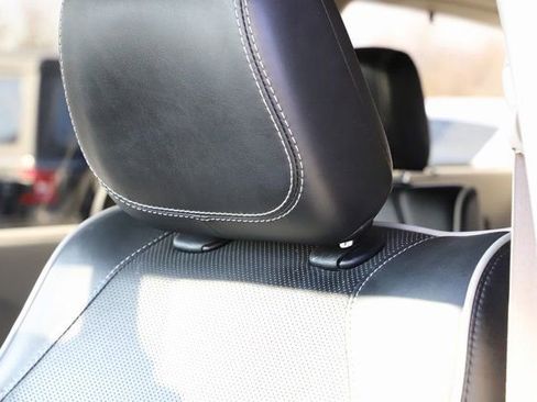 Used 2024 Chrysler Pacifica Limited image 15