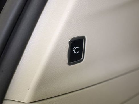 Used 2018 Chrysler Pacifica Touring Plus image 36