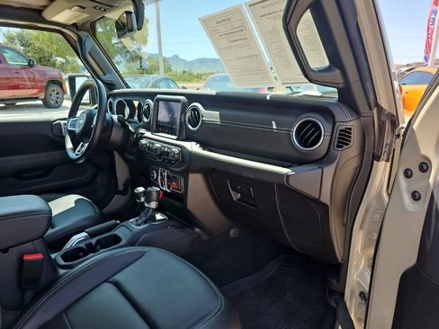 Used 2022 Jeep Wrangler Unlimited Sahara w/ Cold Weather Group AWD/4WD image 24