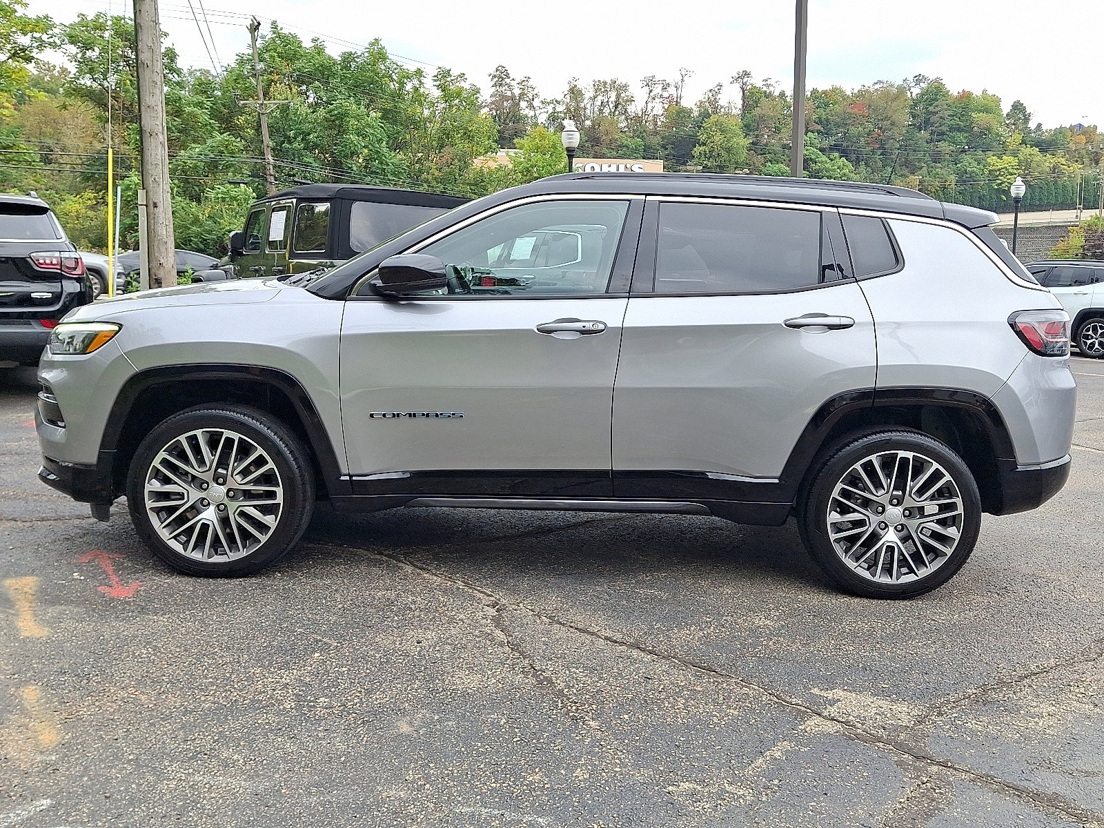Certified 2023 Jeep Compass Limited w/ Elite Group AWD/4WD image 7