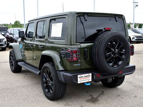 Used 2023 Jeep Wrangler Unlimited Sahara w/ Cold Weather Group AWD/4WD image 4