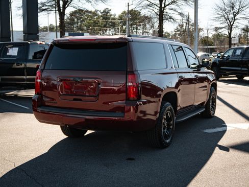 Used 2017 Chevrolet Suburban LT image 10