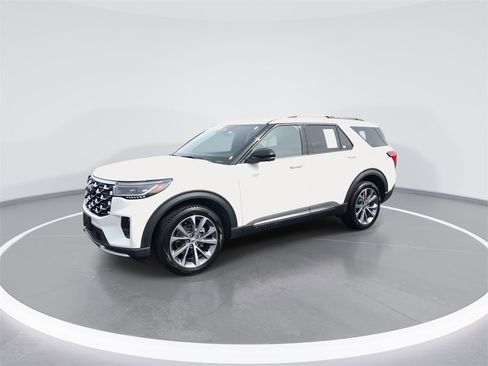 Used 2025 Ford Explorer Platinum w/ Ultimate Package image 4