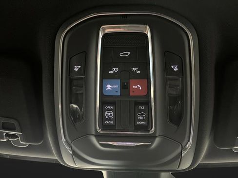 Used 2024 Jeep Grand Cherokee L Altitude image 25