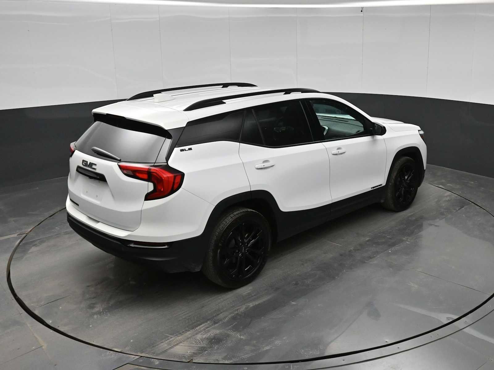 Used 2021 GMC Terrain SLE w/ Driver Convenience Package FWD image 31