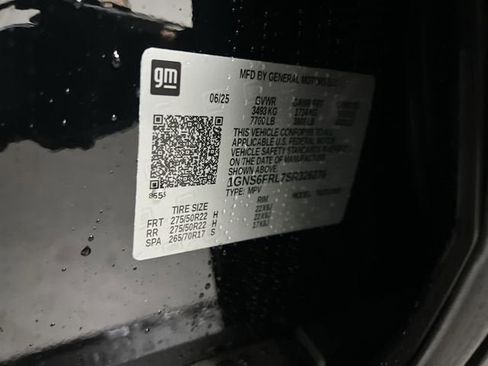 New 2025 Chevrolet Suburban Premier image 35