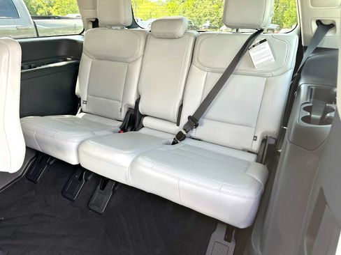 Used 2025 Ford Expedition Platinum w/ Driver's Package AWD/4WD image 24