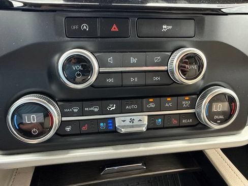 Used 2024 Ford Expedition Limited AWD/4WD image 34