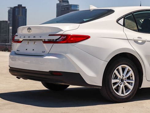 Used 2025 Toyota Camry LE FWD image 9