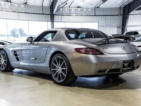 Used 2011 Mercedes-Benz SLS AMG Coupe image 24