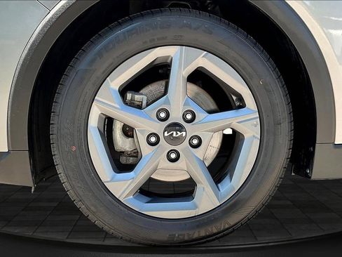 Used 2025 Kia K4 FWD image 32