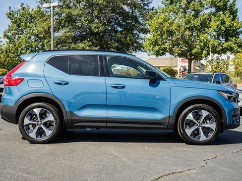 Certified 2023 Volvo XC40 B5 Plus w/ Driver Assist Package image 4