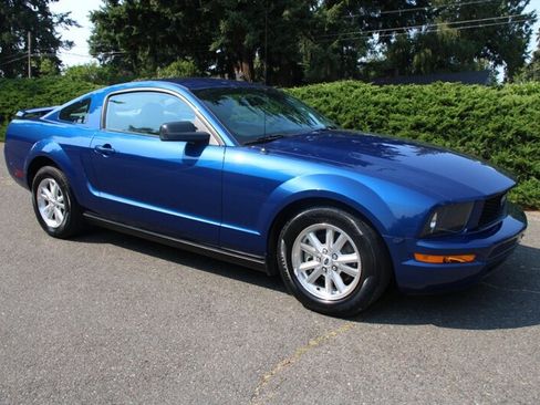 Used 2007 Ford Mustang Premium RWD image 2