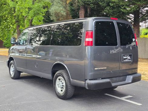 Used 2017 Chevrolet Express 2500 LS RWD image 4
