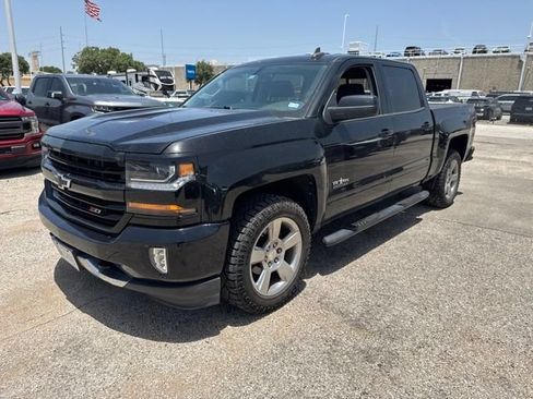 Used 2018 Chevrolet Silverado 1500 LT w/ Texas Edition AWD/4WD image 2