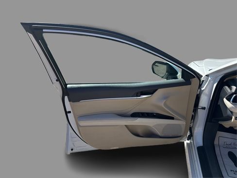 Used 2018 Toyota Camry XLE FWD image 28