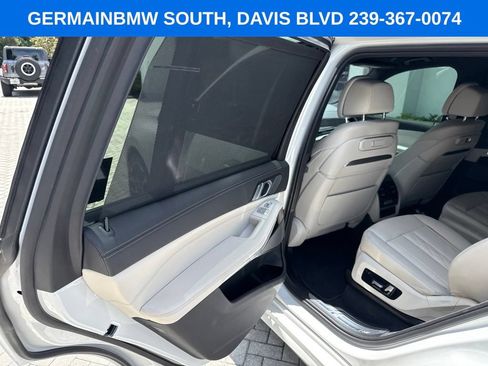 Used 2025 BMW X7 M60i AWD/4WD image 37
