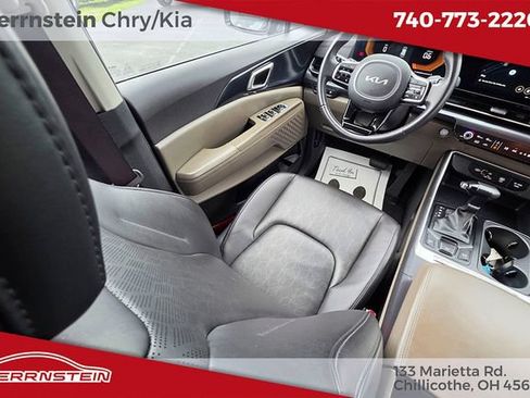 Used 2025 Kia Carnival FWD image 11