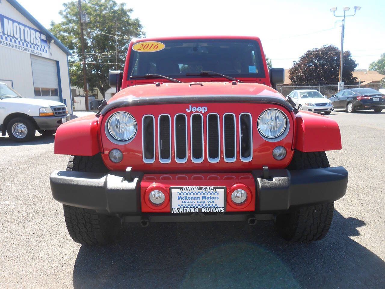 Used 2016 Jeep Wrangler Unlimited Sahara w/ Connectivity Group AWD/4WD image 4