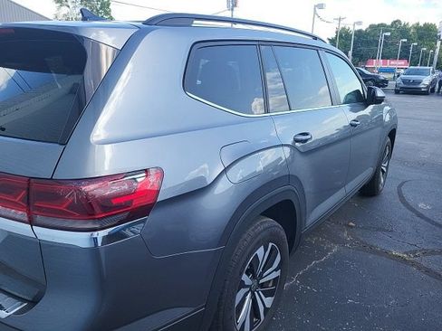 Used 2025 Volkswagen Atlas SE FWD image 3