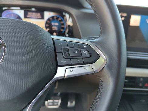 Used 2025 Volkswagen Atlas Cross Sport SEL Premium R-Line image 37