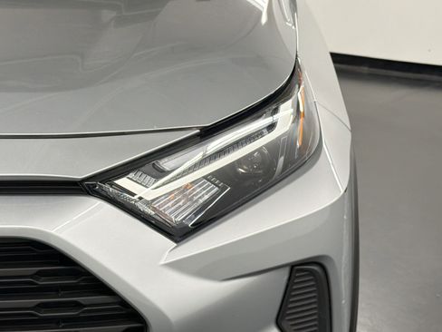 Used 2025 Toyota RAV4 XLE w/ Convenience Package image 11