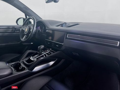 Certified 2023 Porsche Cayenne Turbo S AWD/4WD image 31