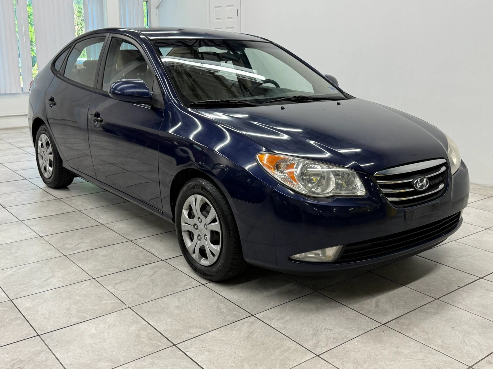 Used 2010 Hyundai Elantra GLS FWD image 1