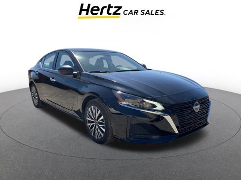 Used 2025 Nissan Altima 2.5 SV image 1