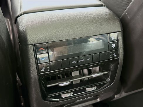 Used 2023 Jeep Grand Cherokee L Limited w/ Black Appearance Package image 28