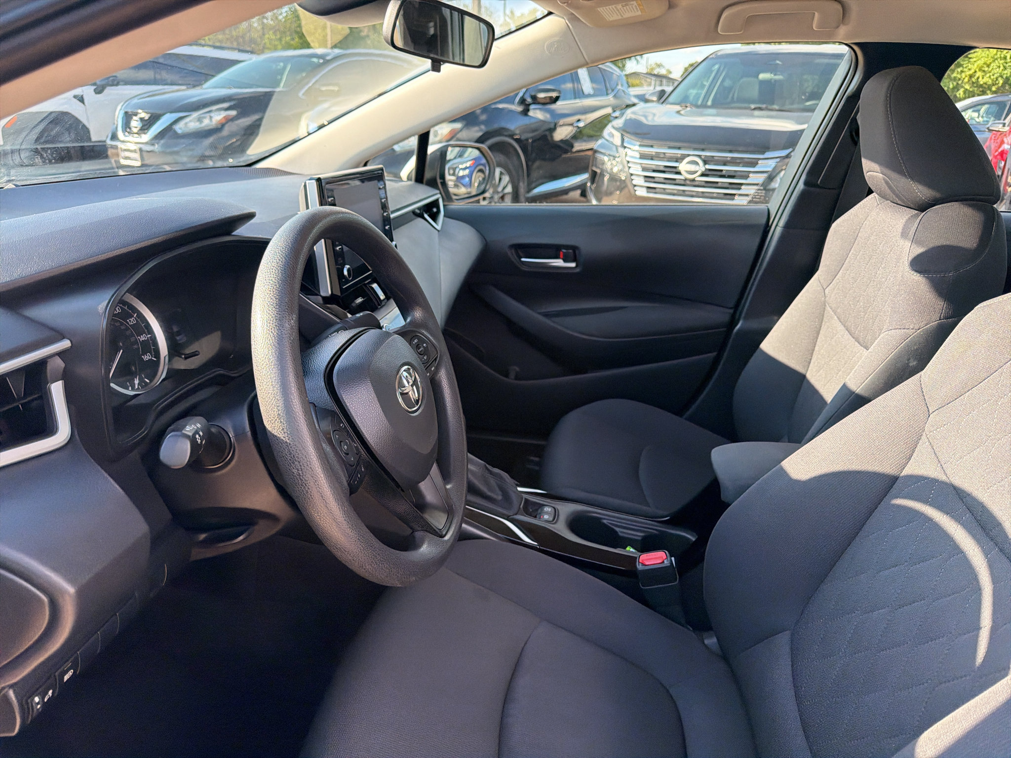 Used 2020 Toyota Corolla LE FWD image 28