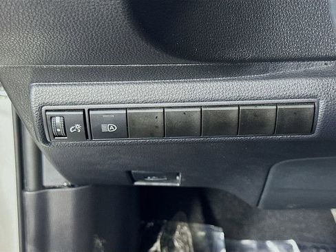 Used 2025 Toyota Corolla LE image 21