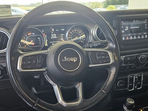 Used 2019 Jeep Wrangler Unlimited Sahara image 24