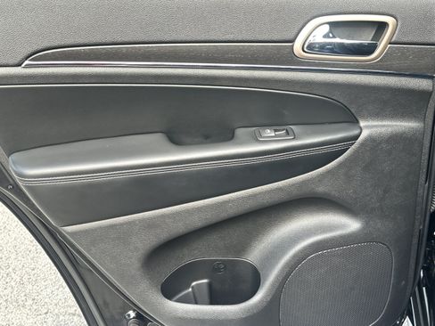 Used 2017 Jeep Grand Cherokee Limited AWD/4WD image 21