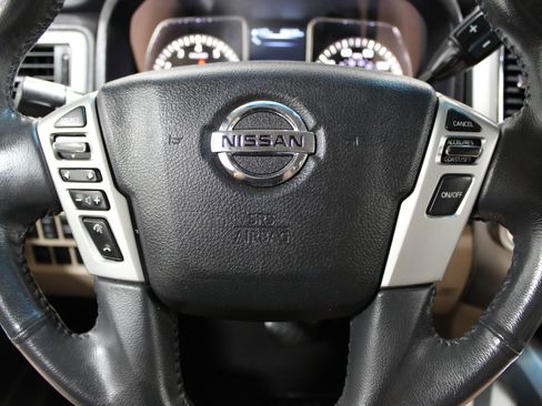 Used 2017 Nissan Titan SL w/ SL Towing Convenience Package RWD image 11