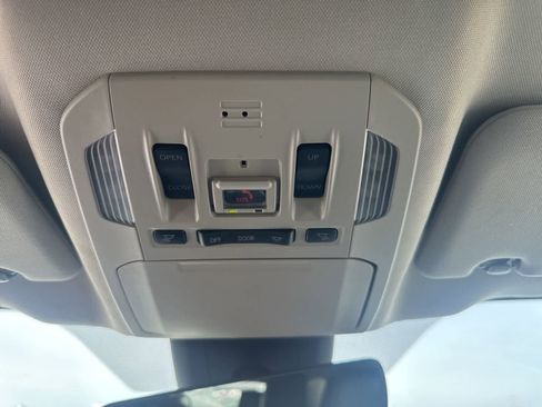 Used 2021 Toyota Highlander XLE image 30