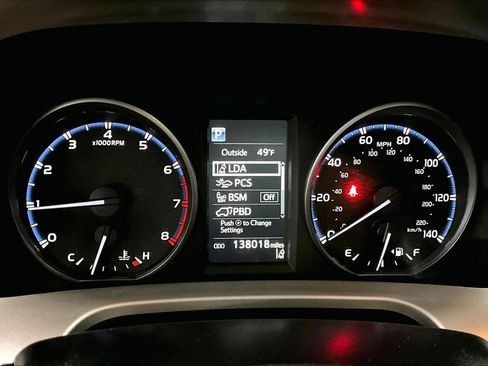 Used 2017 Toyota RAV4 XLE AWD/4WD image 25