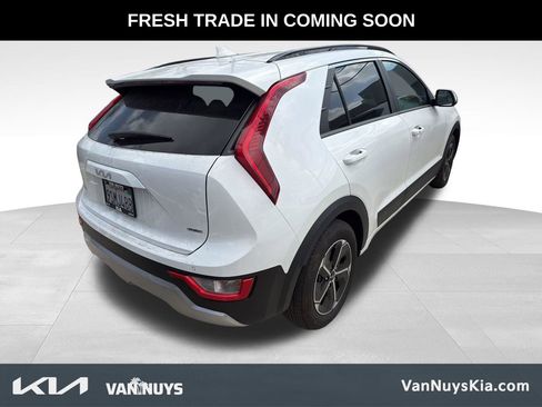 Used 2025 Kia Niro EX FWD image 3