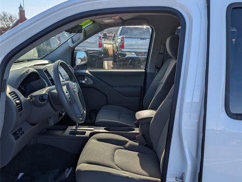 Used 2019 Nissan Frontier SV image 15