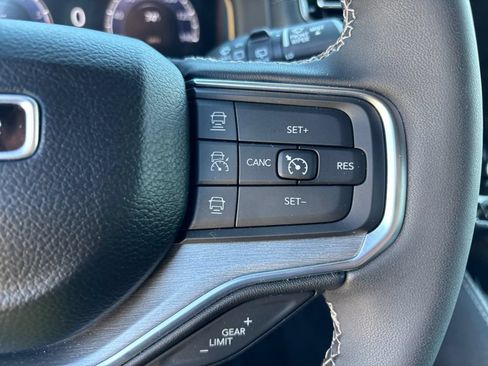 Used 2024 Jeep Wagoneer Series II AWD/4WD image 20