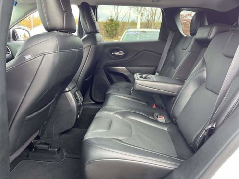 Used 2019 Jeep Cherokee Limited image 11