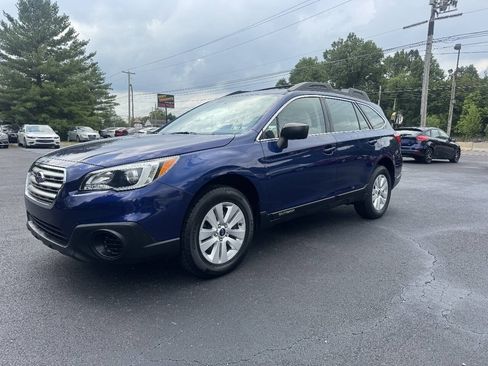 Used 2017 Subaru Outback 2.5i AWD/4WD image 2