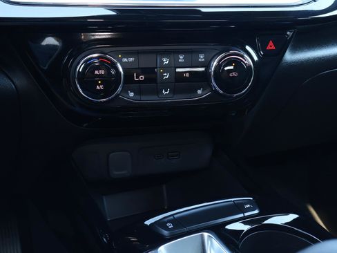 Used 2024 Chevrolet Trax RS image 27